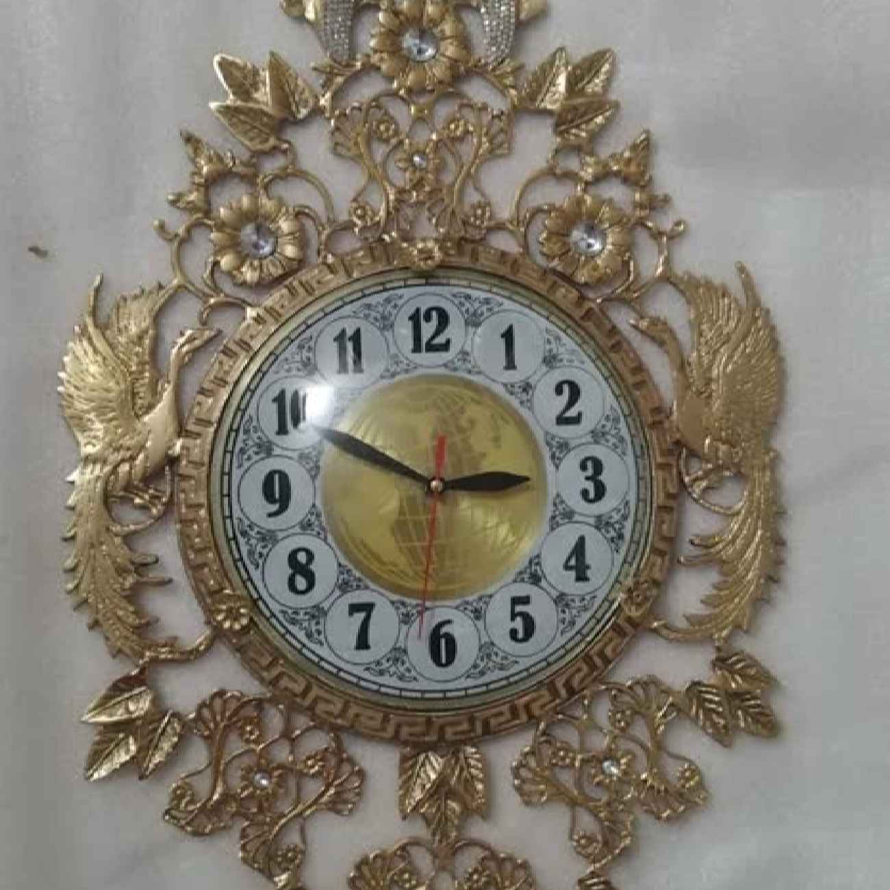 Настенные часы из латуни в форме ромба