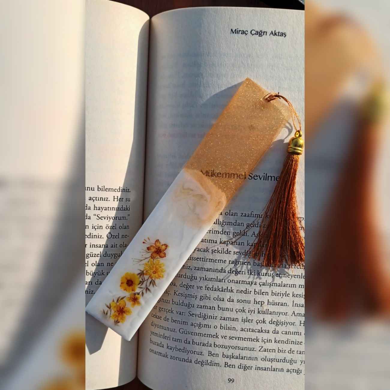 Закладка из смолы «Бохо» с цветами (коричневая)